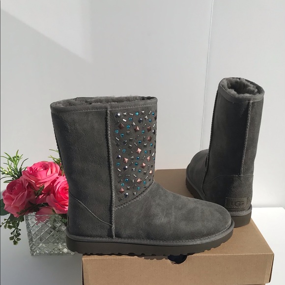 UGG Classic Short Stud II - Picture 2 of 10